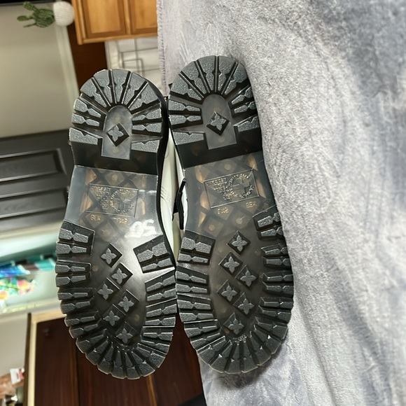 Dr. Marten’s - Flawless! - Picture 4 of 6